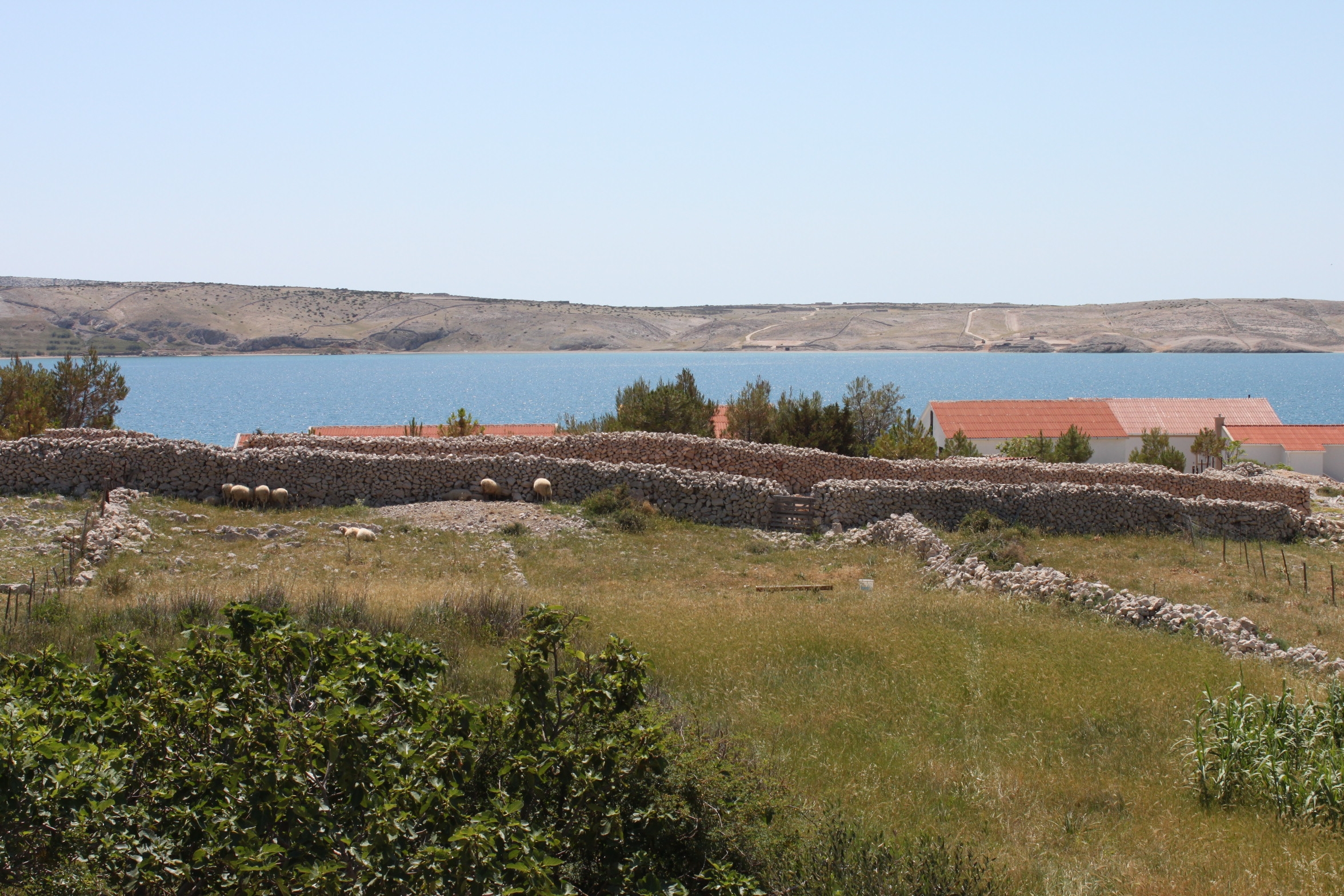 One bedroom apartment with terrace and sea view Kustići, Pag  A-b
