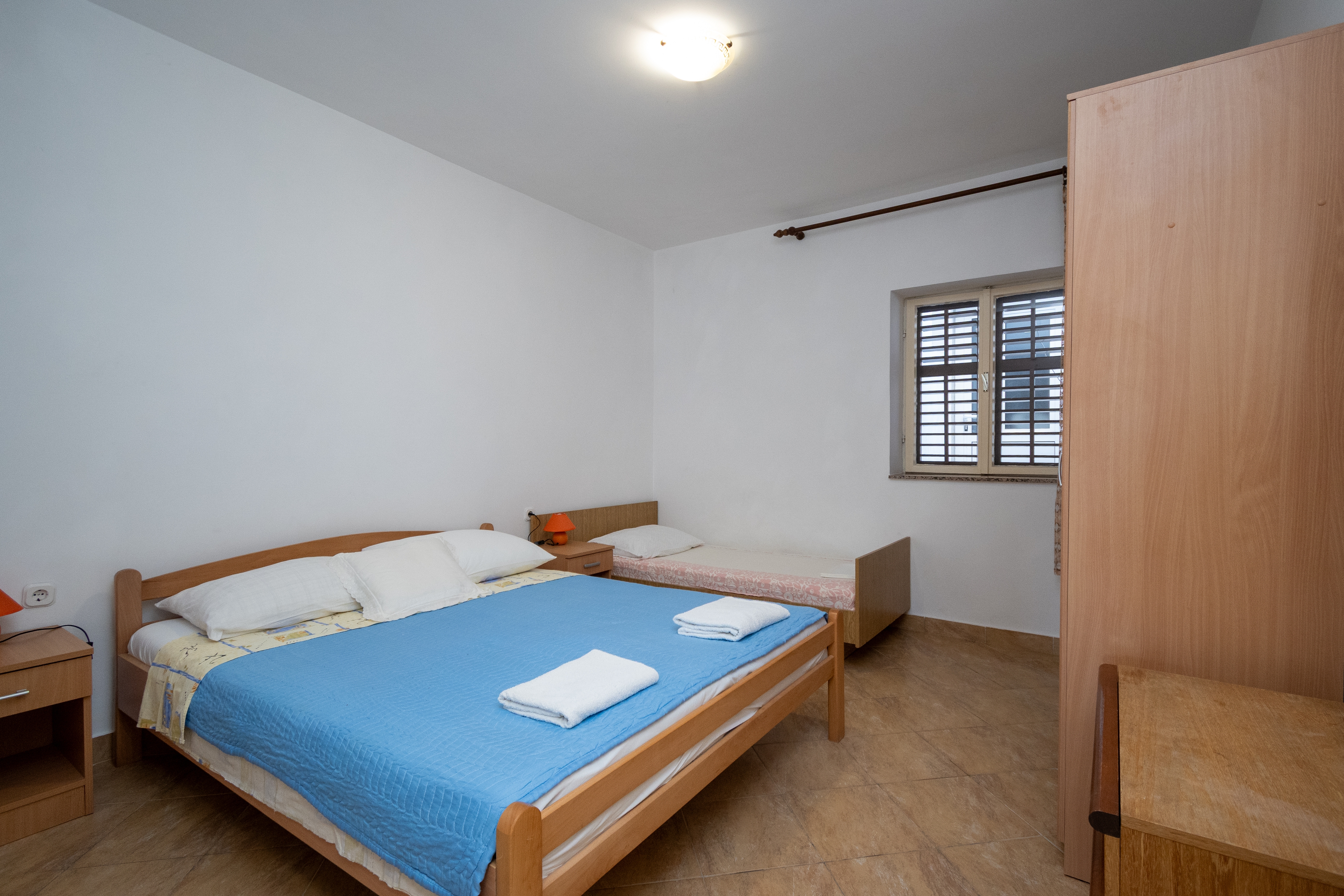 Two bedroom apartment near beach Metajna, Pag  A-a