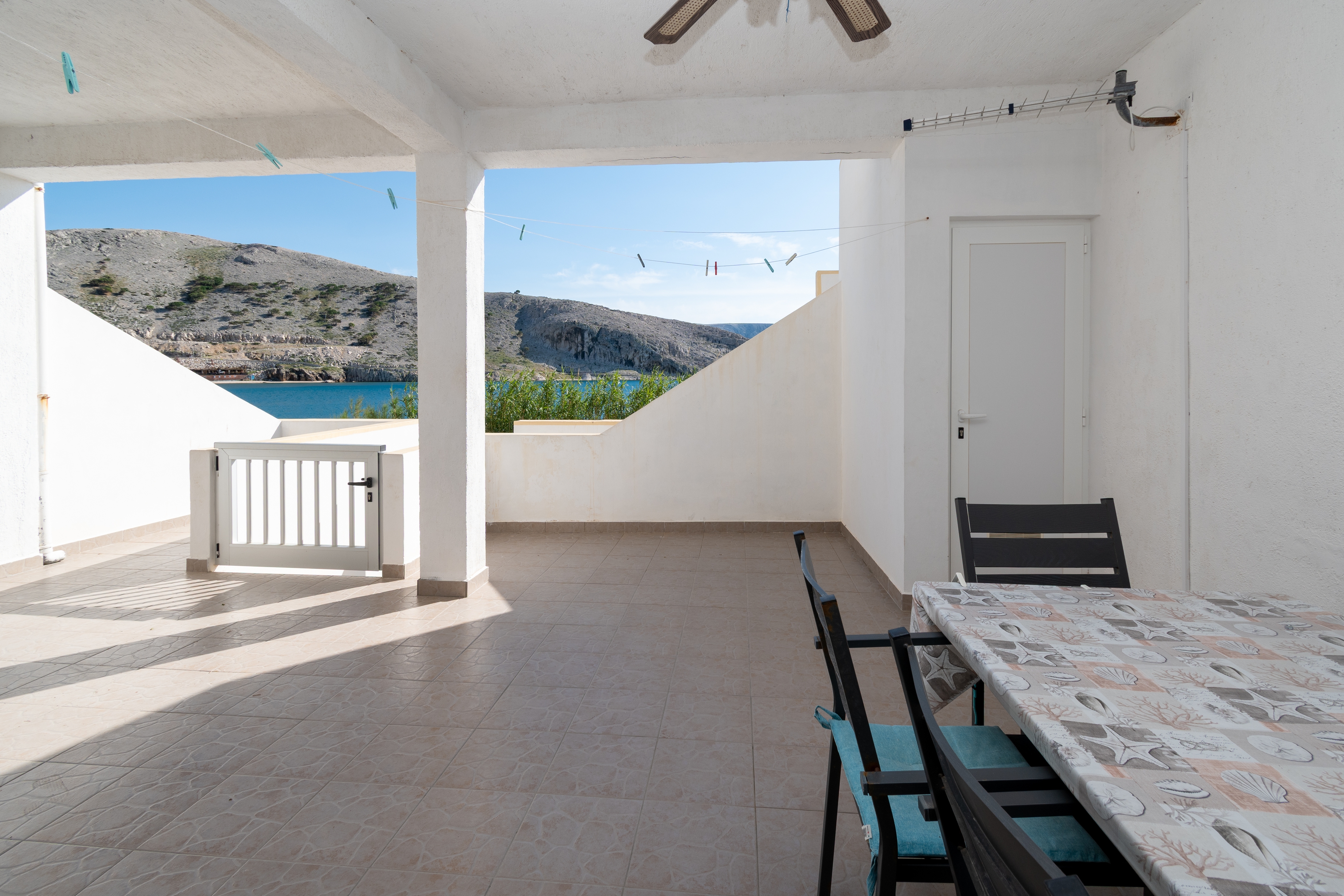 Two bedroom apartment near beach Metajna, Pag (A-6395-a) Two bedroom apartment near beach Metajna, Pag (A-6395-a)