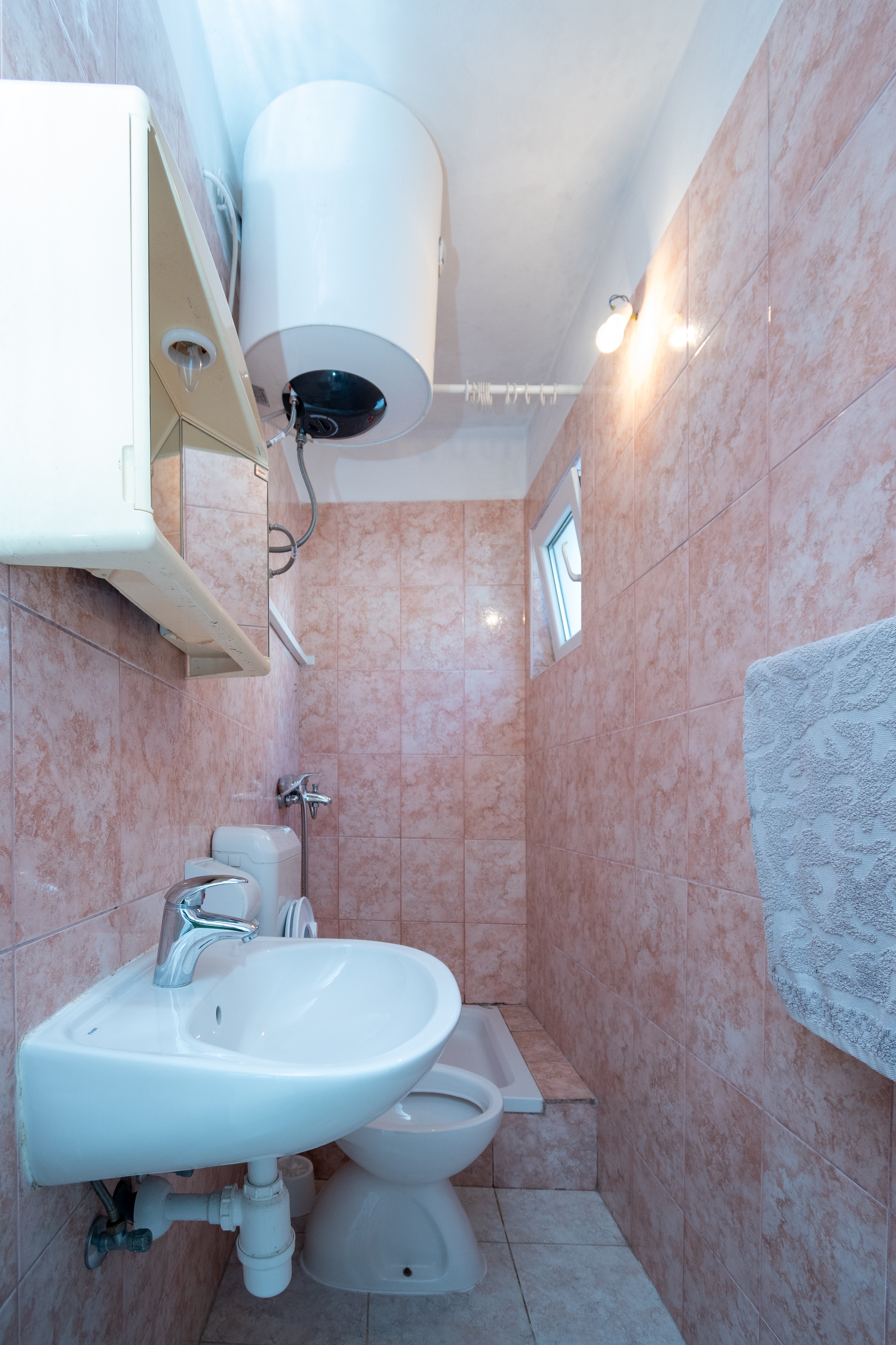One bedroom apartment near beach Metajna, Pag  A-b