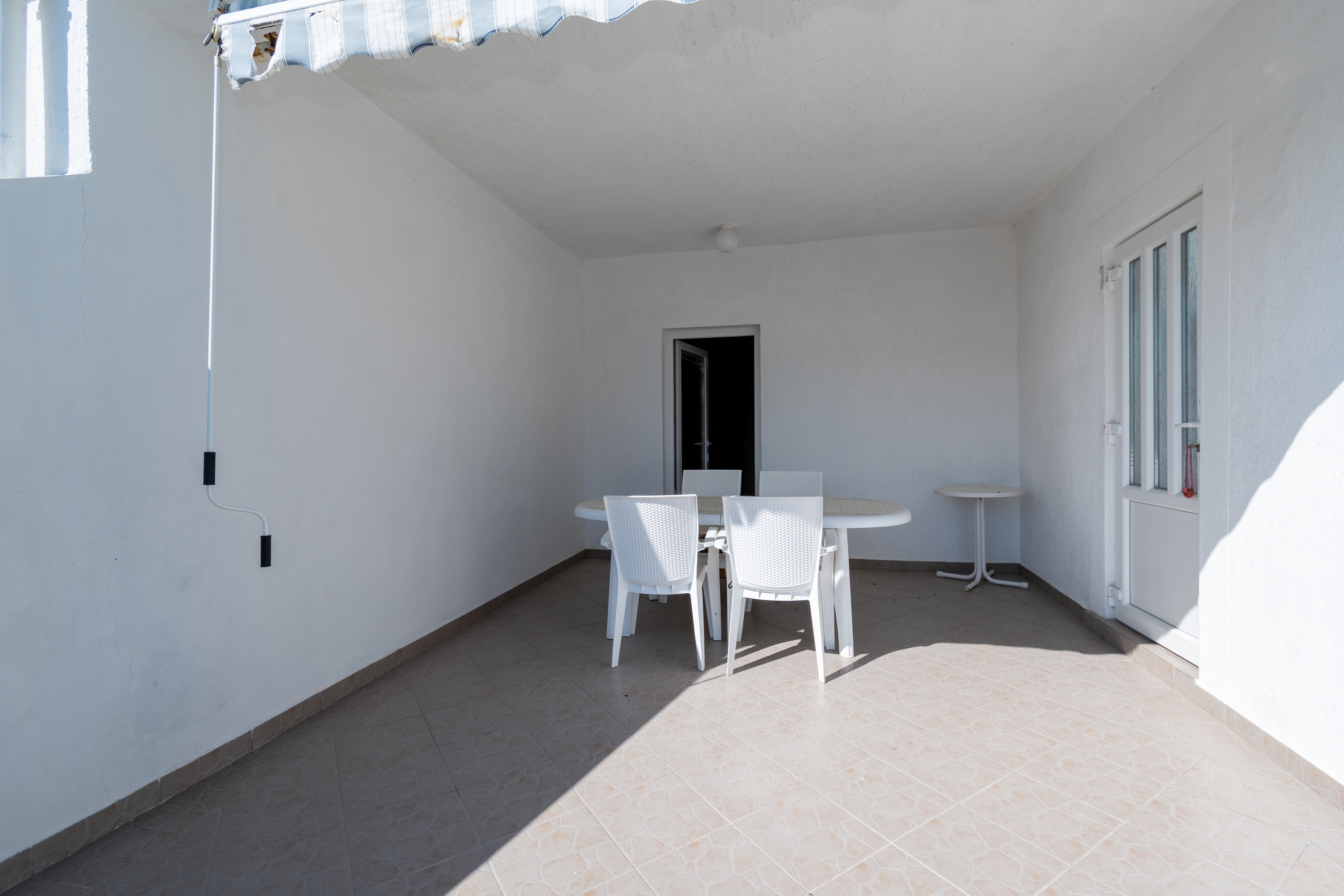 One bedroom apartment near beach Metajna, Pag  A-b
