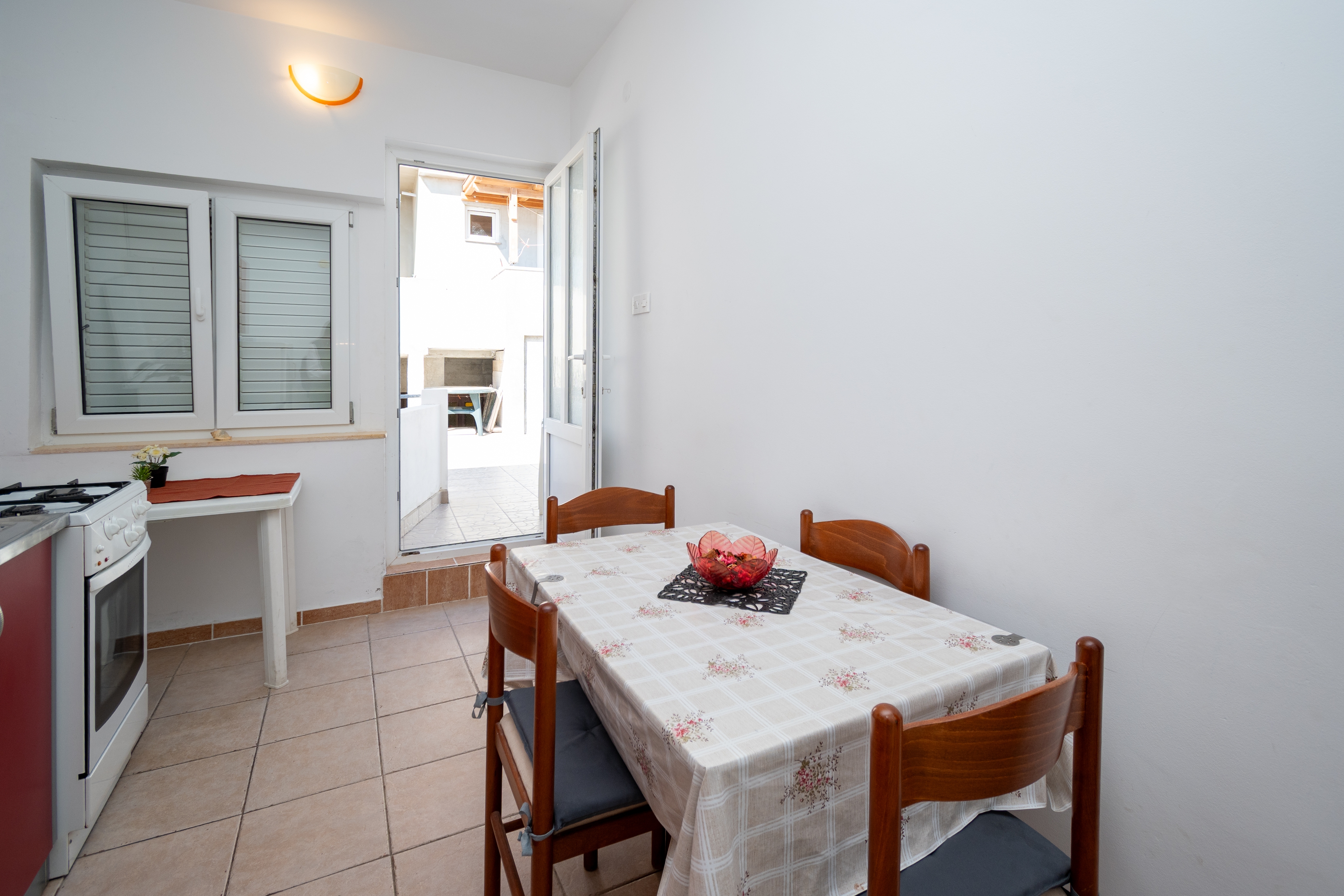 One bedroom apartment near beach Metajna, Pag (A-6395-d)