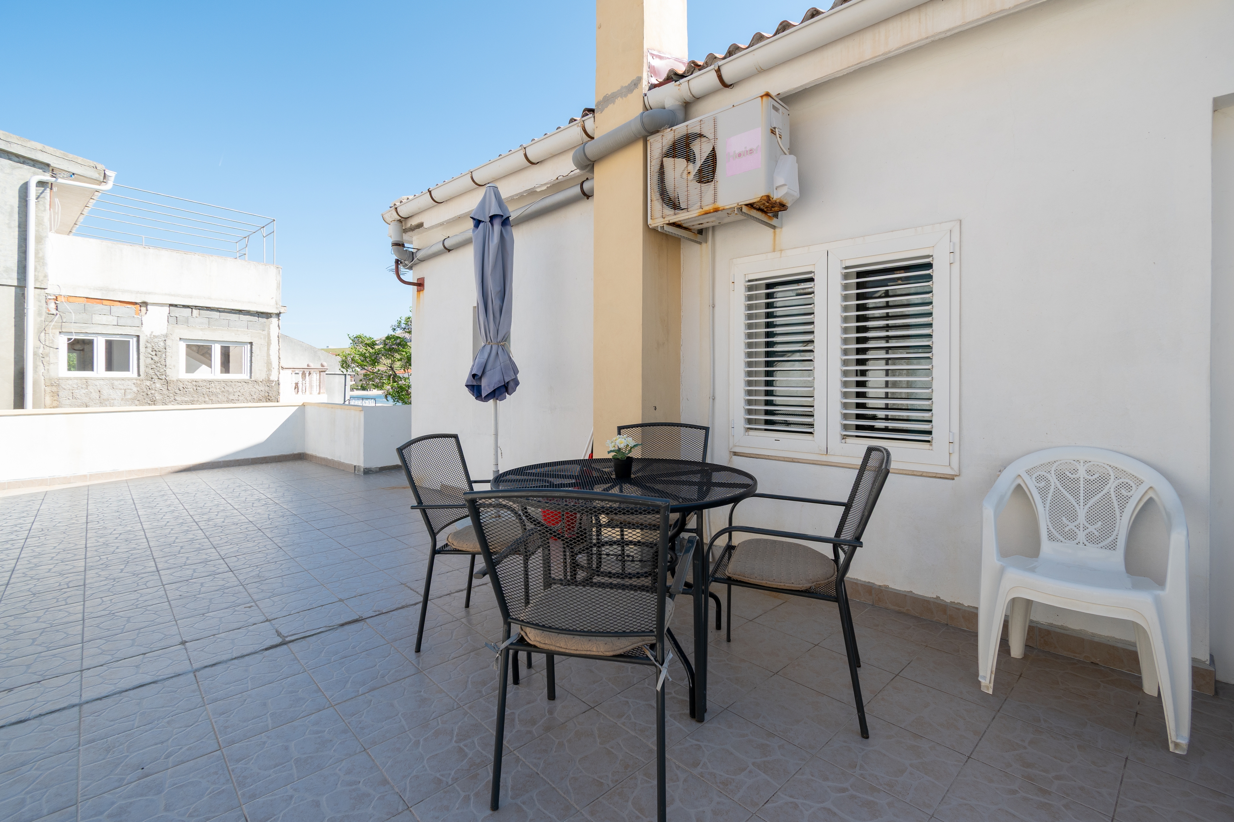 One bedroom apartment near beach Metajna, Pag (A-6395-d)