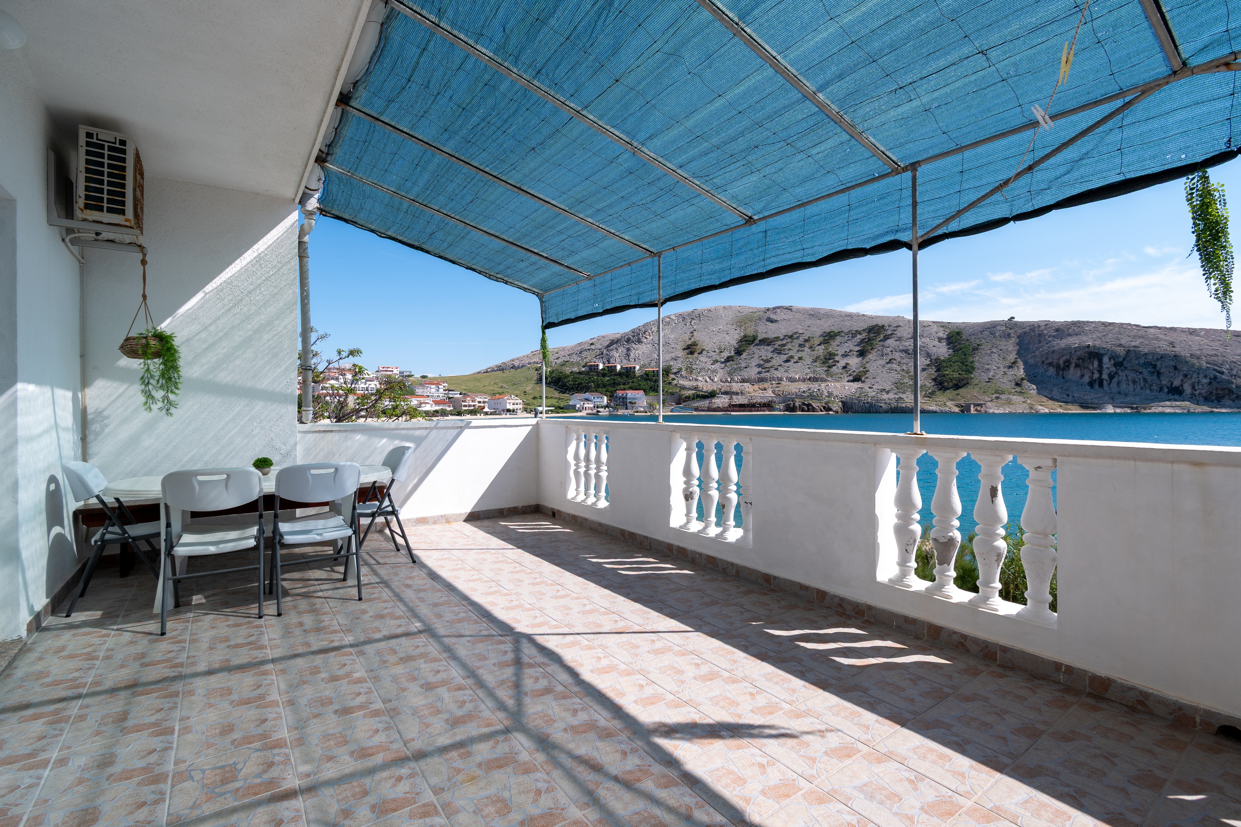 Two bedroom apartment near beach Metajna, Pag  A-e