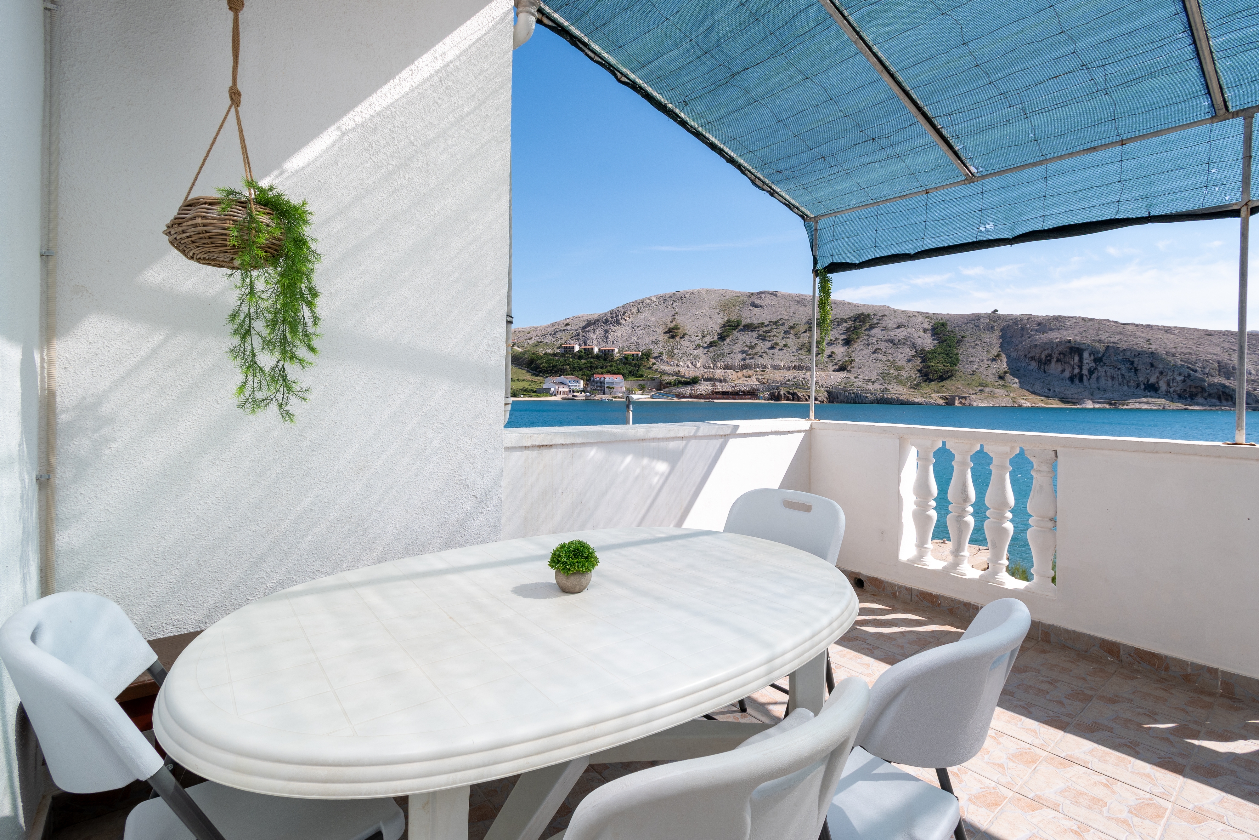 Two bedroom apartment near beach Metajna, Pag  A-e