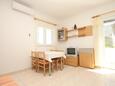 Jídelna Murter, Jídelna v ubytování typu apartment, s klimatizací a WiFi.