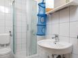 Ванная комната Orebić, Ванная комната в размещении типа apartment, Домашние животные допускаются и WiFi.