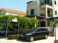 Parking lot Orebić, Pelješac, Parking lot 640 - Apartments with pebble beach.