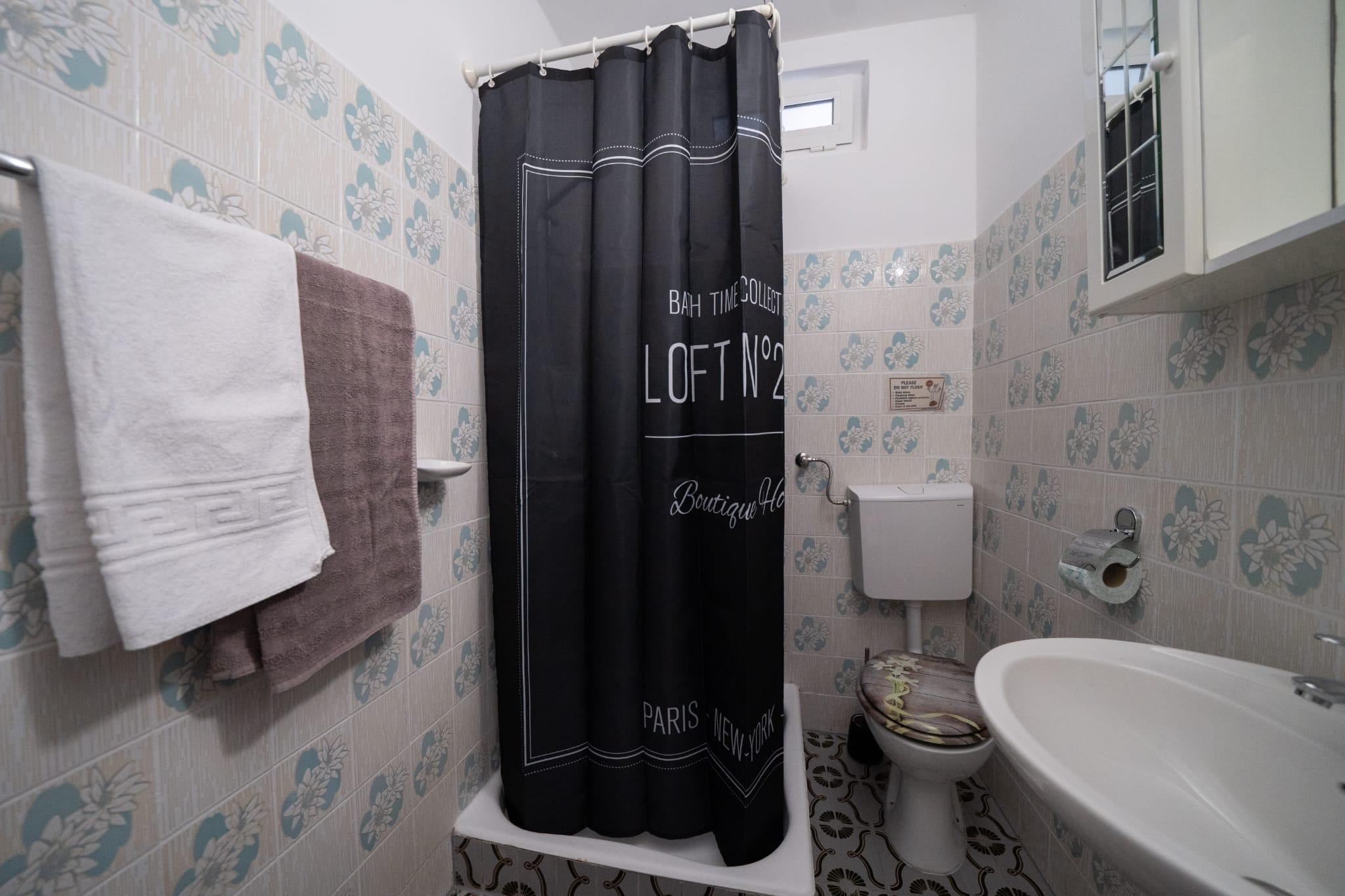 Comfortable and spacious apartment with terrace Sukošan, Zadar  A-a