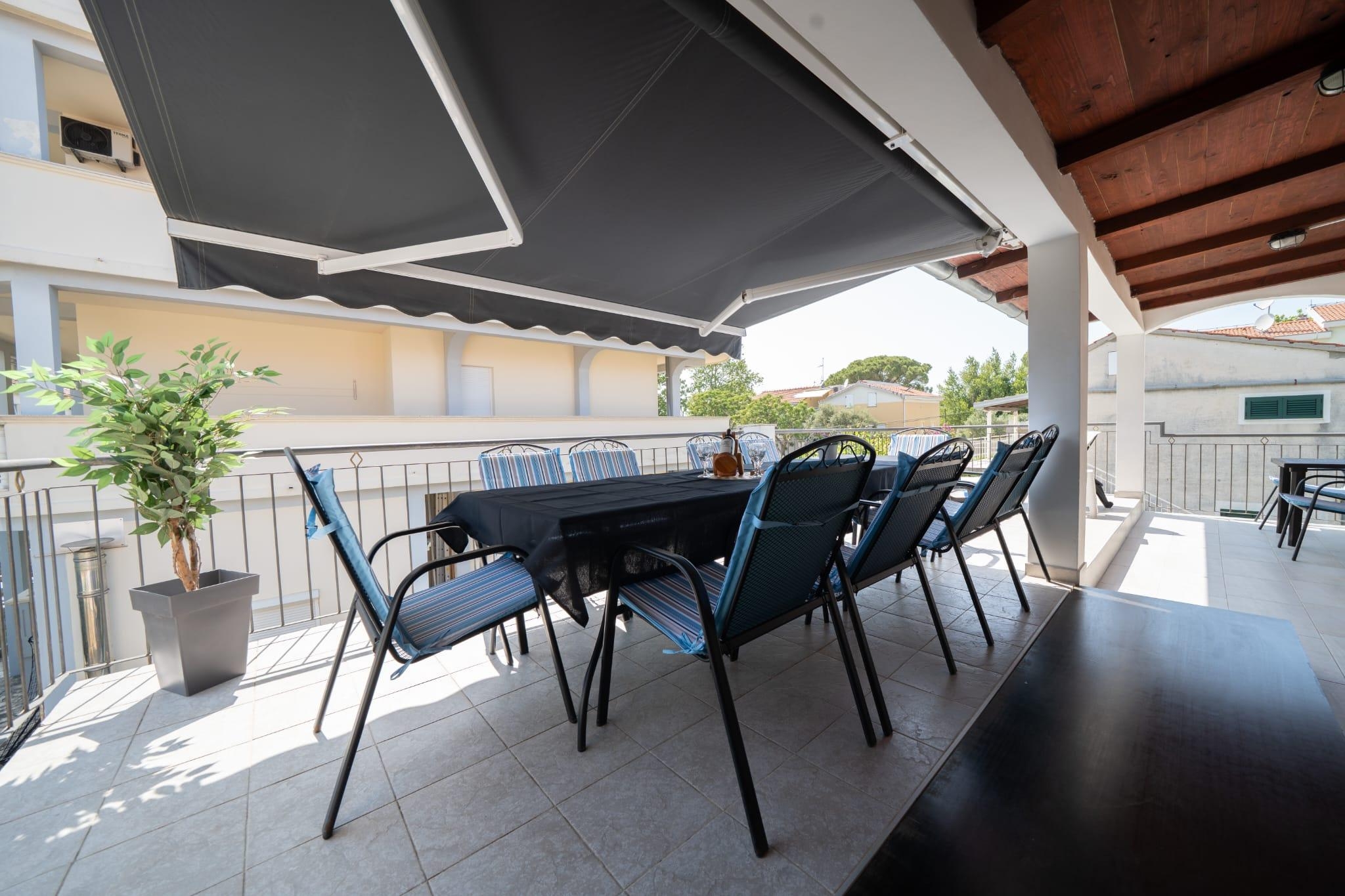 Comfortable and spacious apartment with terrace Sukošan, Zadar  A-a