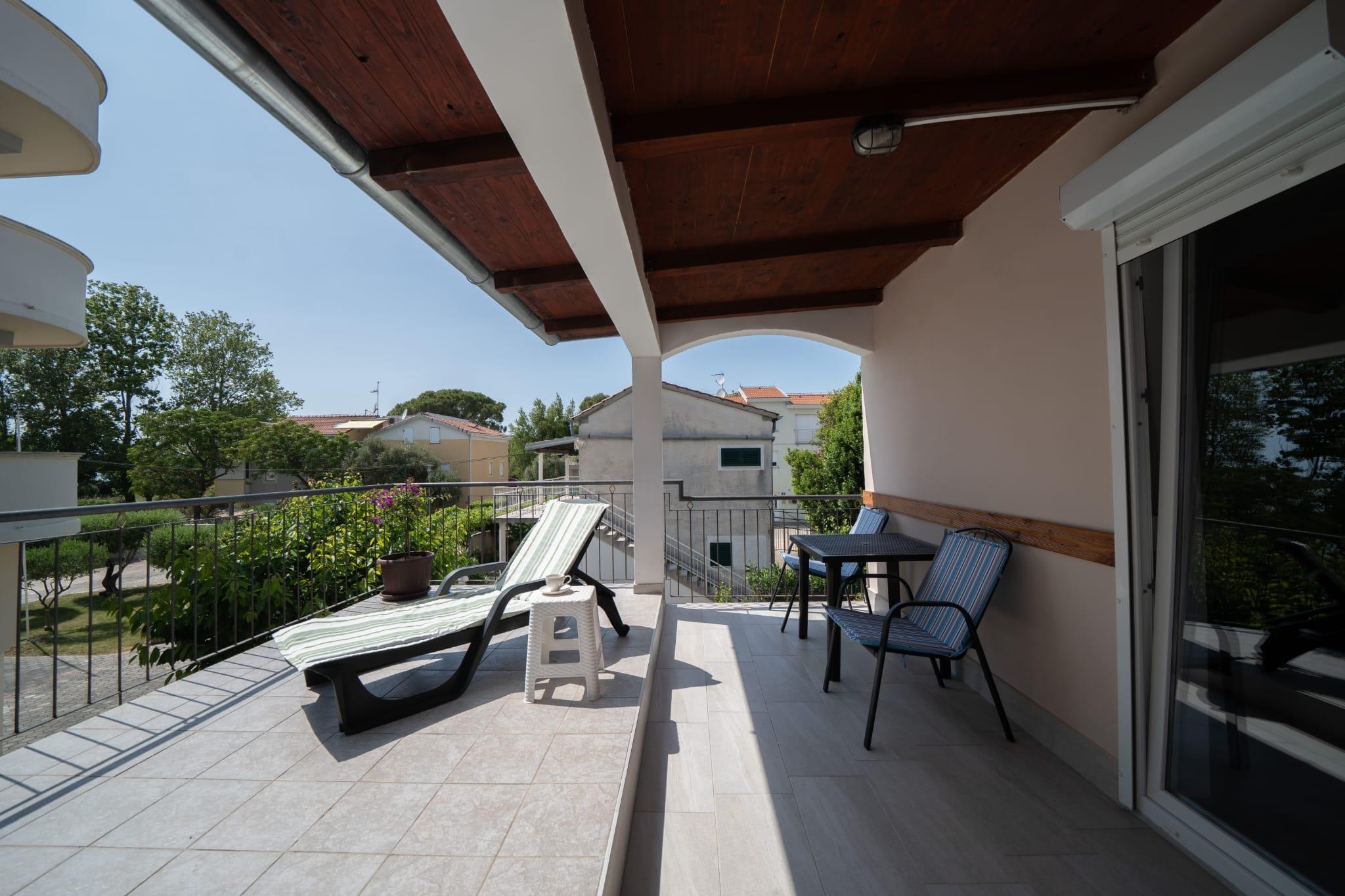 Comfortable and spacious apartment with terrace Sukošan, Zadar  A-a