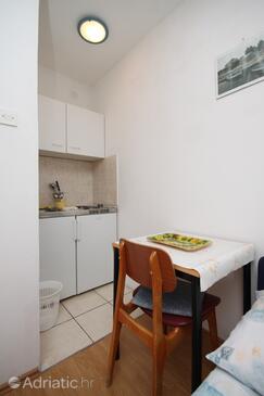 Dining room Starigrad, Dining room in the studio-apartment.