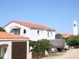 Mandre, Pag, Propiedad 6405 - Apartamentos with pebble beach.