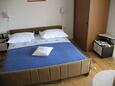 Spavaća soba Orebić, Spavaća soba u smještaju tipa studio-apartment, dostupna klima i WiFi.
