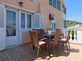 Pag, Terrasse dans l’hébergement en type apartment, avec la vue sur la mer et WiFi.