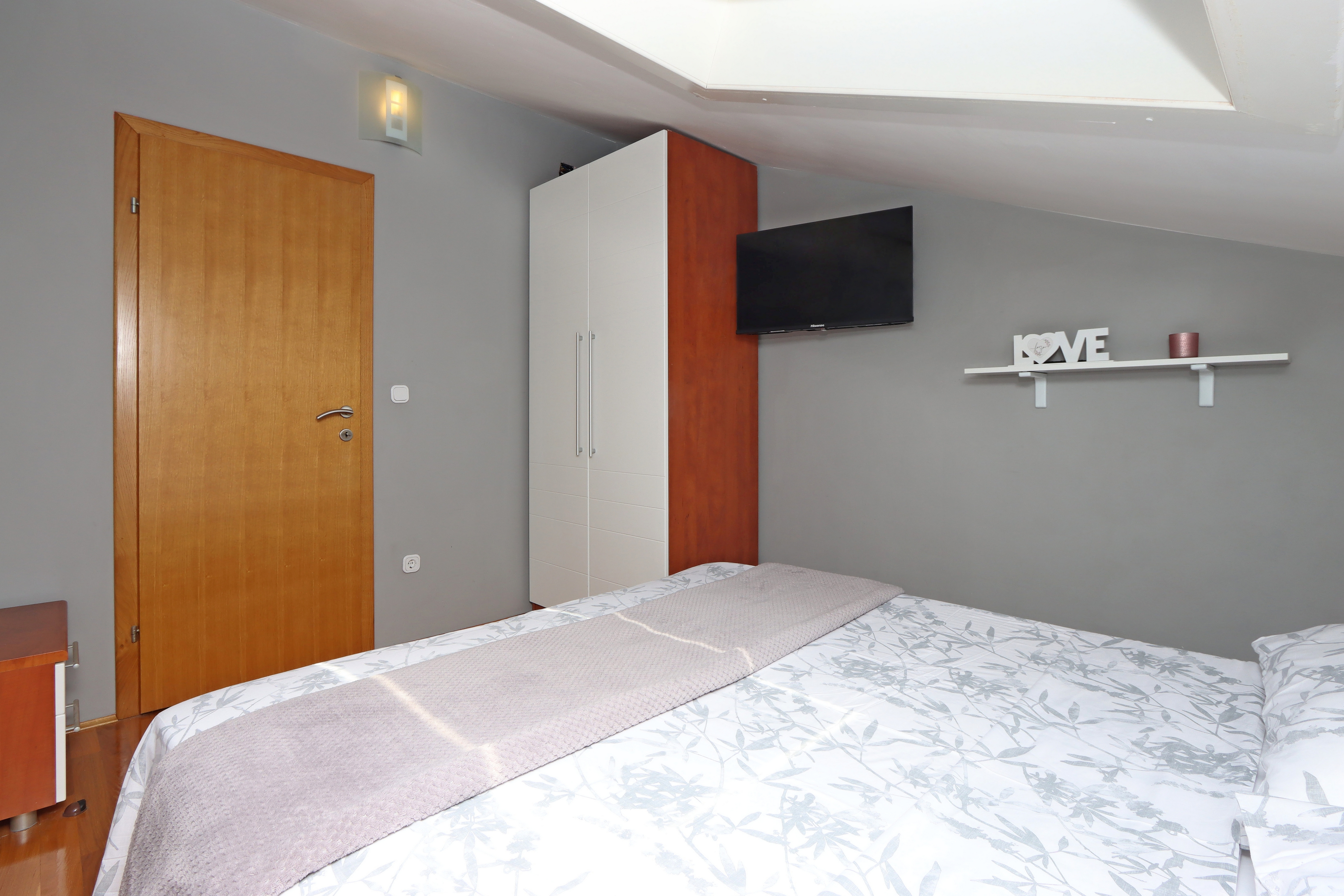 Three bedroom apartment with terrace and sea view Pag  A-d