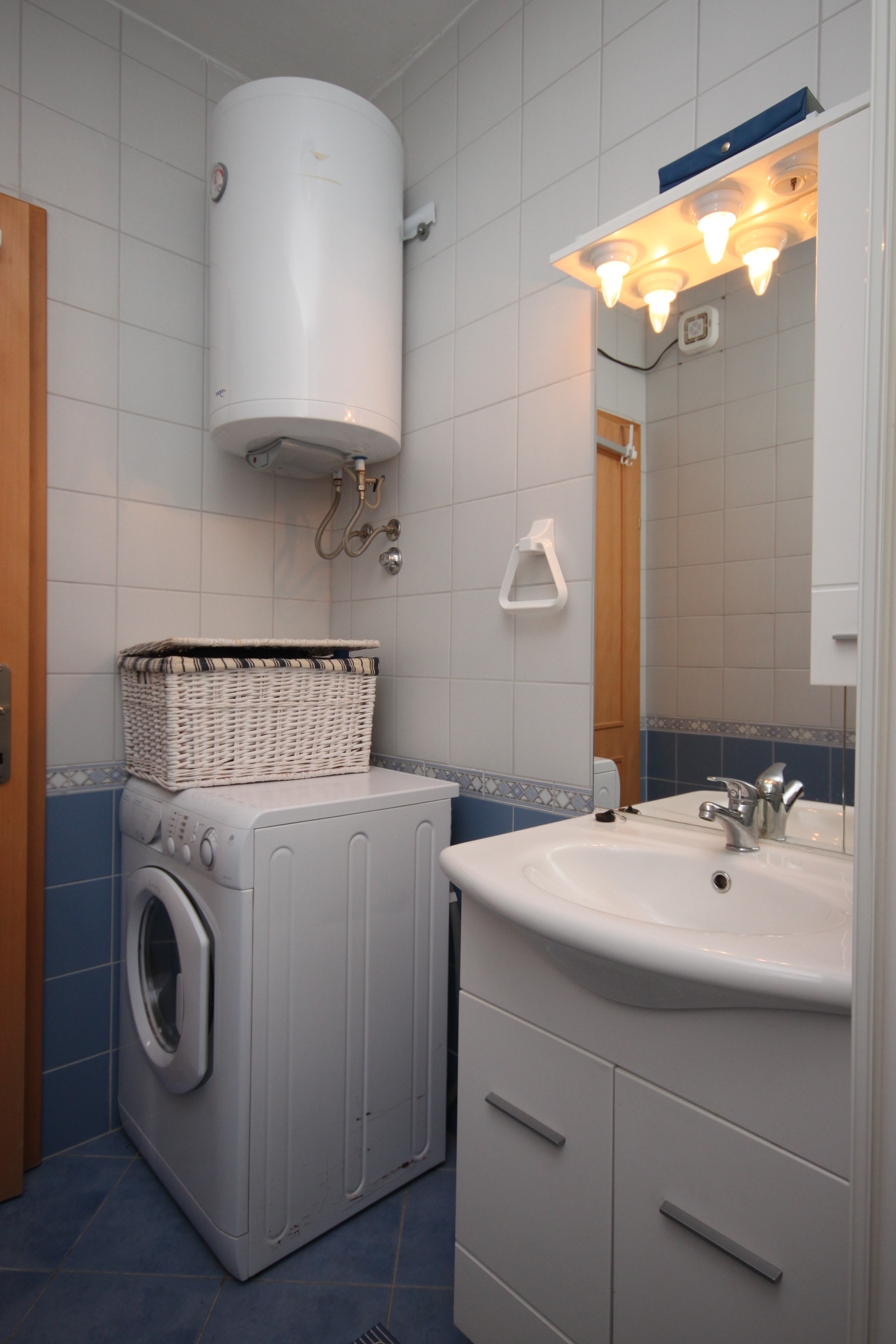 Two bedroom apartment with terrace and sea view Novalja, Pag  A-a