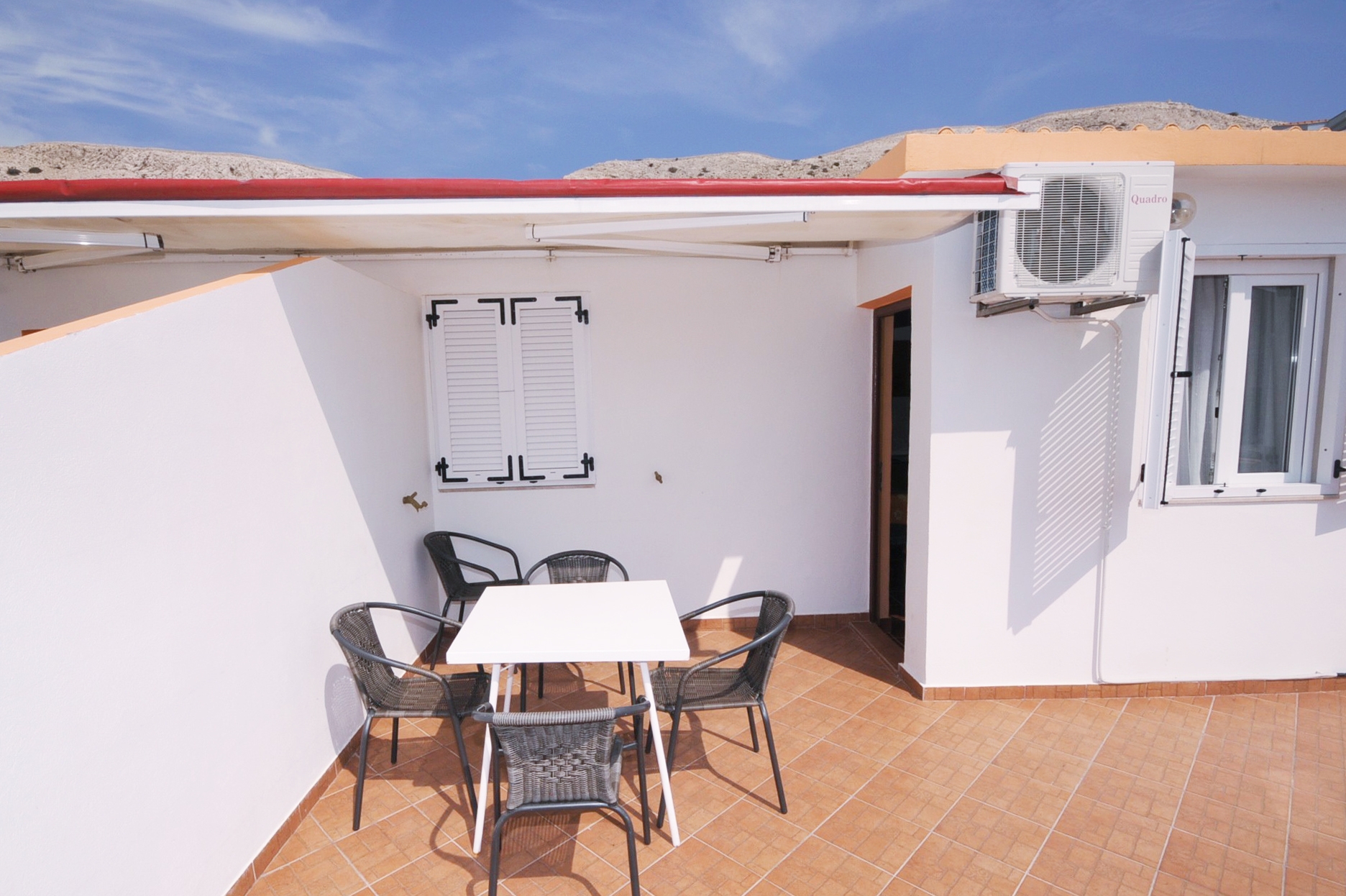One bedroom apartment with terrace and sea view Metajna (Pag) (A-6421-b)