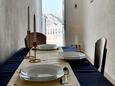 Dining room Metajna, Dining room in the apartment, air condition available, (pet friendly) and WiFi.