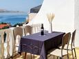 Terrace Metajna, Terrace in the apartment, with a sea view, (pet friendly) and WiFi.