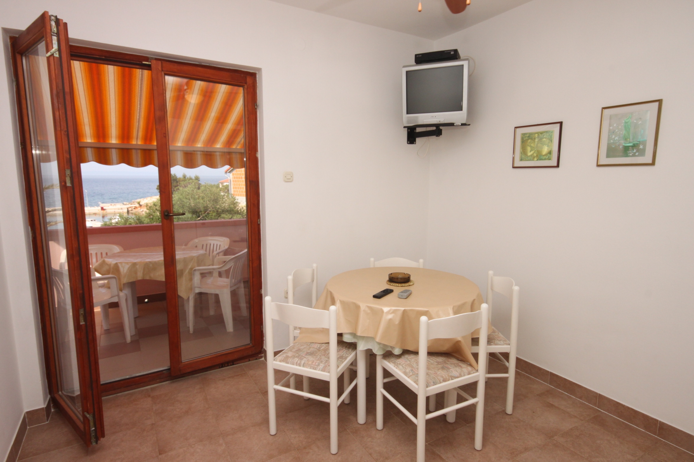 Two bedroom apartment near beach Jakišnica, Pag (A-6424-a) Two bedroom apartment near beach Jakišnica, Pag (A-6424-a)