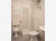 Salle de bain Jakišnica, Salle de bain dans l’hébergement en type apartment, WiFi.