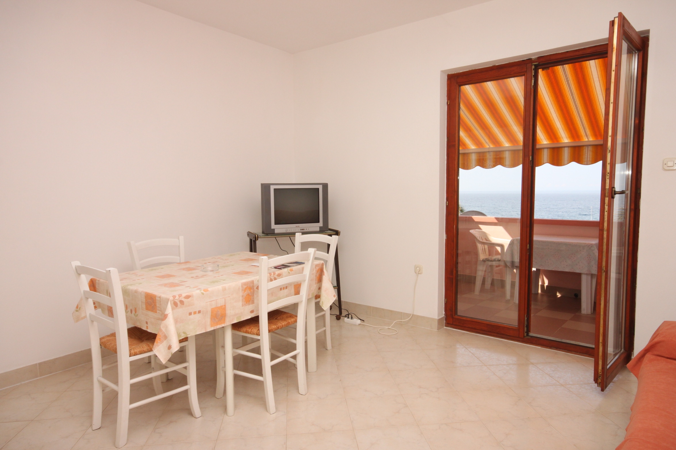 One bedroom apartment near beach Jakišnica, Pag (A-6424-b)