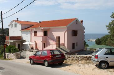 Jakišnica, Pag, Hébergement 6424 - Appartement à proximité de la mer avec une plage de galets.