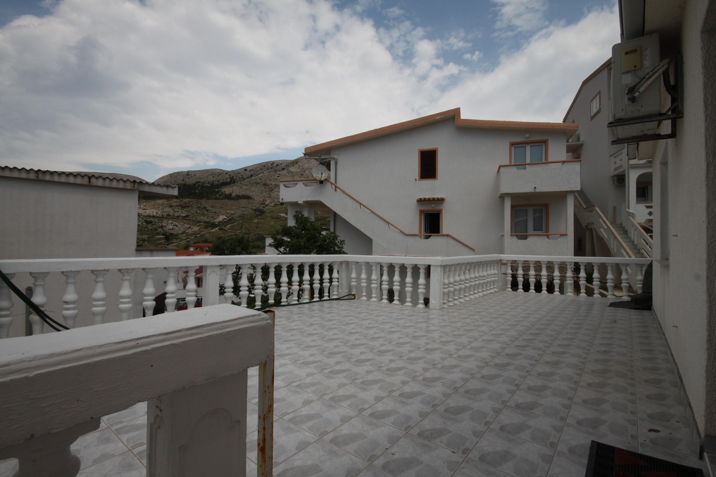 Two bedroom apartment with terrace and sea view Metajna, Pag  A-a