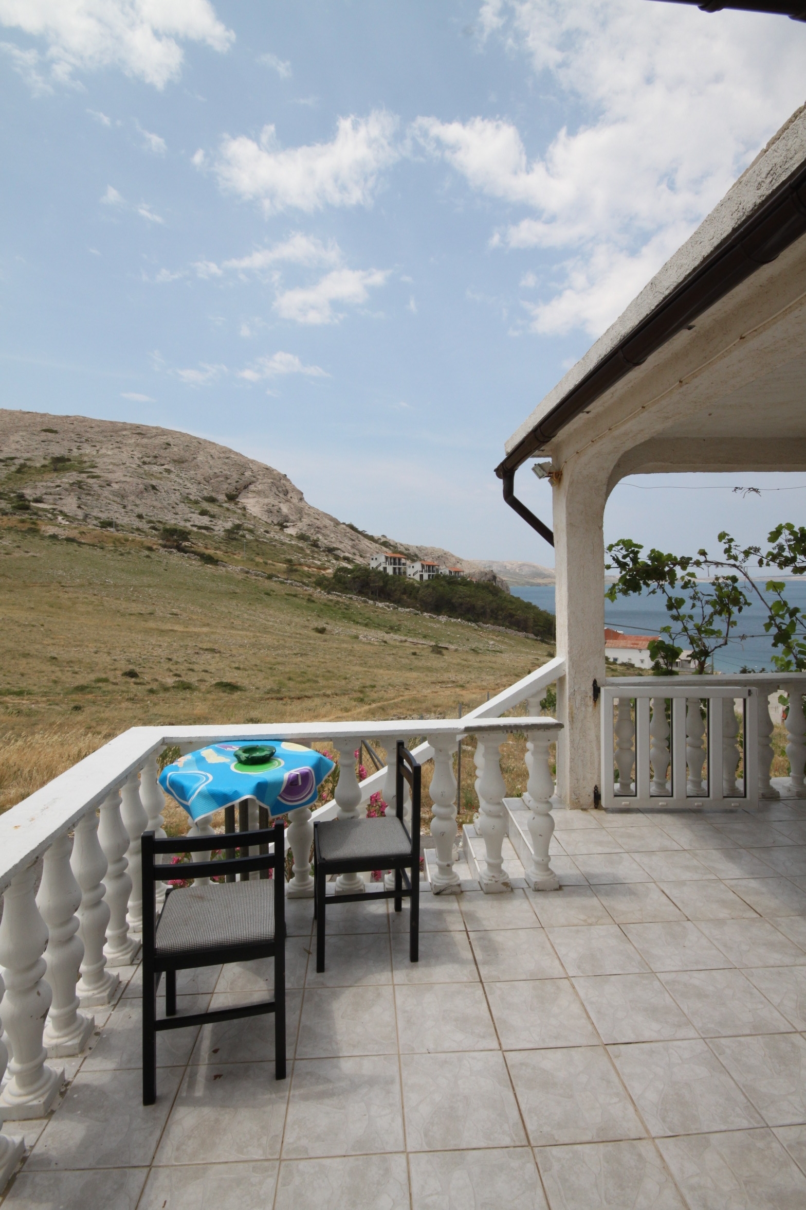 Two bedroom apartment with terrace and sea view Metajna, Pag  A-c