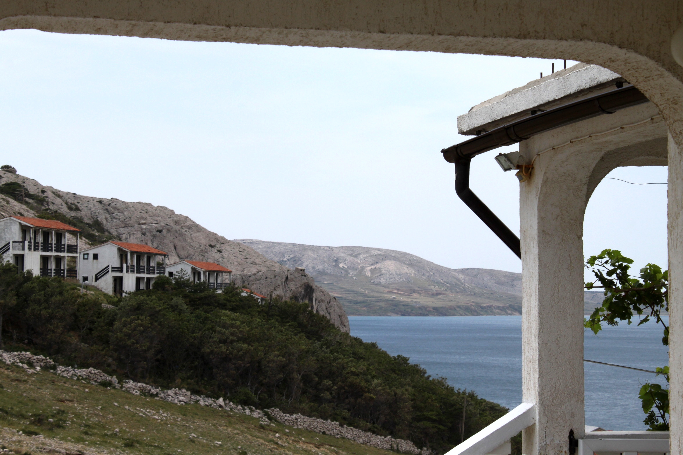 Two bedroom apartment with terrace and sea view Metajna, Pag  A-d