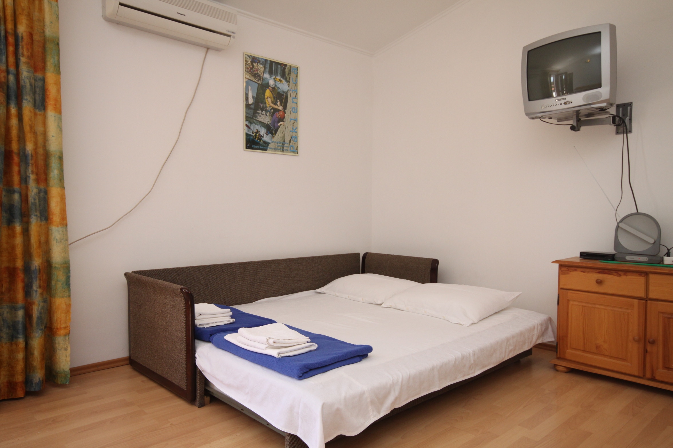 Jednosobni apartman s terasom i pogledom na more Starigrad, Paklenica  A-a