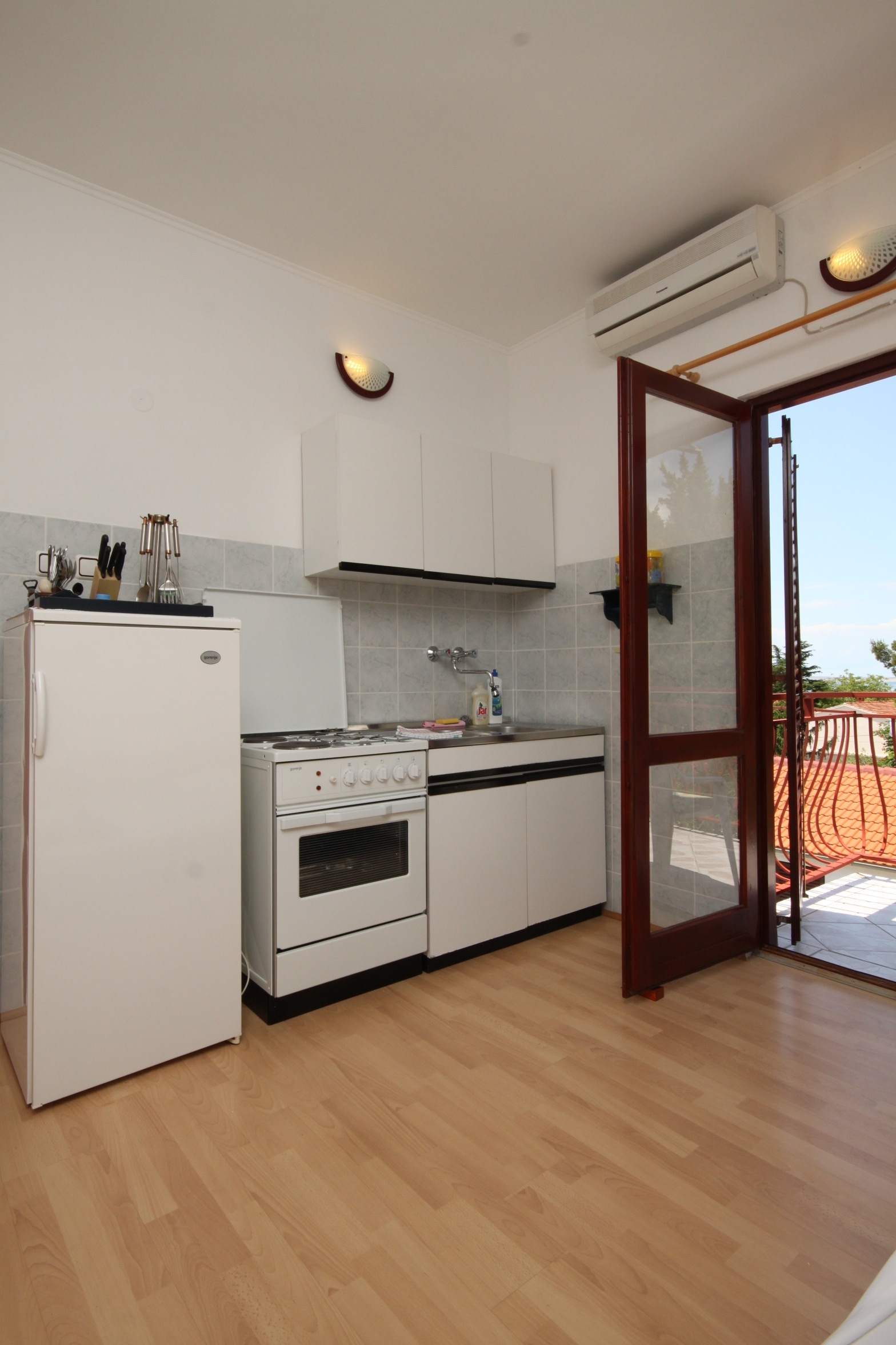 Jednosobni apartman s balkonom i pogledom na more Starigrad, Paklenica  A-b