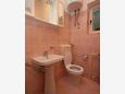 Turanj, Bathroom in the studio-apartment, WiFi.