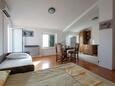 Спальня Turanj, Спальня в размещении типа studio-apartment, WiFi.