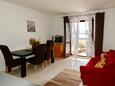 Pirovac, Sala de estar in the apartment, (pet friendly) y WiFi.