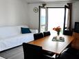 Pirovac, Obývacia izba v ubytovacej jednotke apartment, domáci miláčikovia povolení a WiFi.