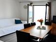 Pirovac, Wohnzimmer in folgender Unterkunftsart apartment, Haustiere erlaubt und WiFi.