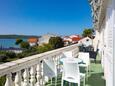 Pirovac, Shared balcony in the apartment, with a sea view, (pet friendly) and WiFi.