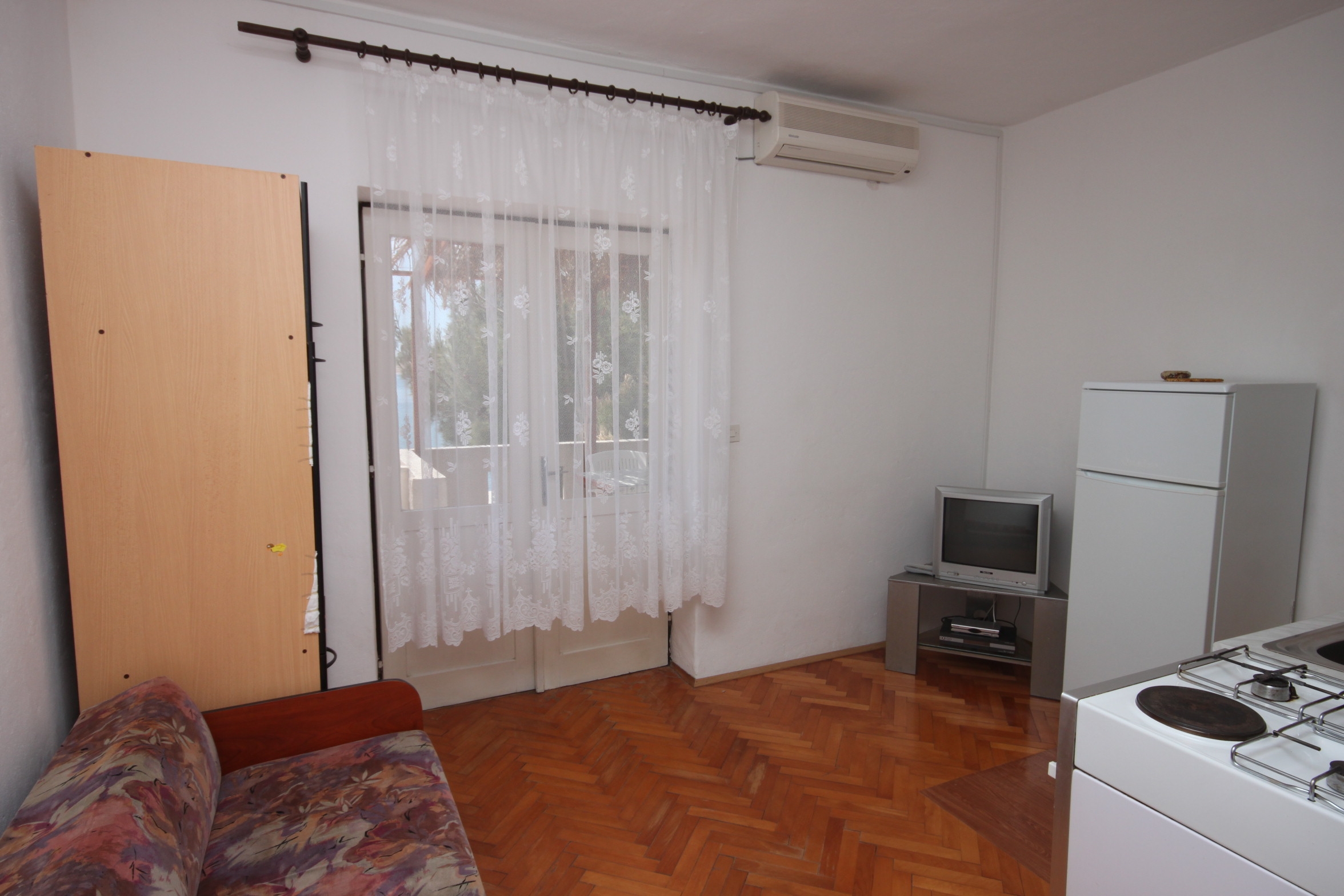 Two bedroom apartment near beach Kustići, Pag (A-6449-a)