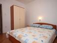Vodice, Ložnice 2 v ubytování typu apartment, WiFi.