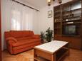 Vodice, Obývací pokoj v ubytování typu apartment, WiFi.