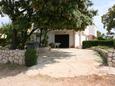 Parking lot Mandre, Pag, Parking lot 6456 - Apartments with pebble beach.