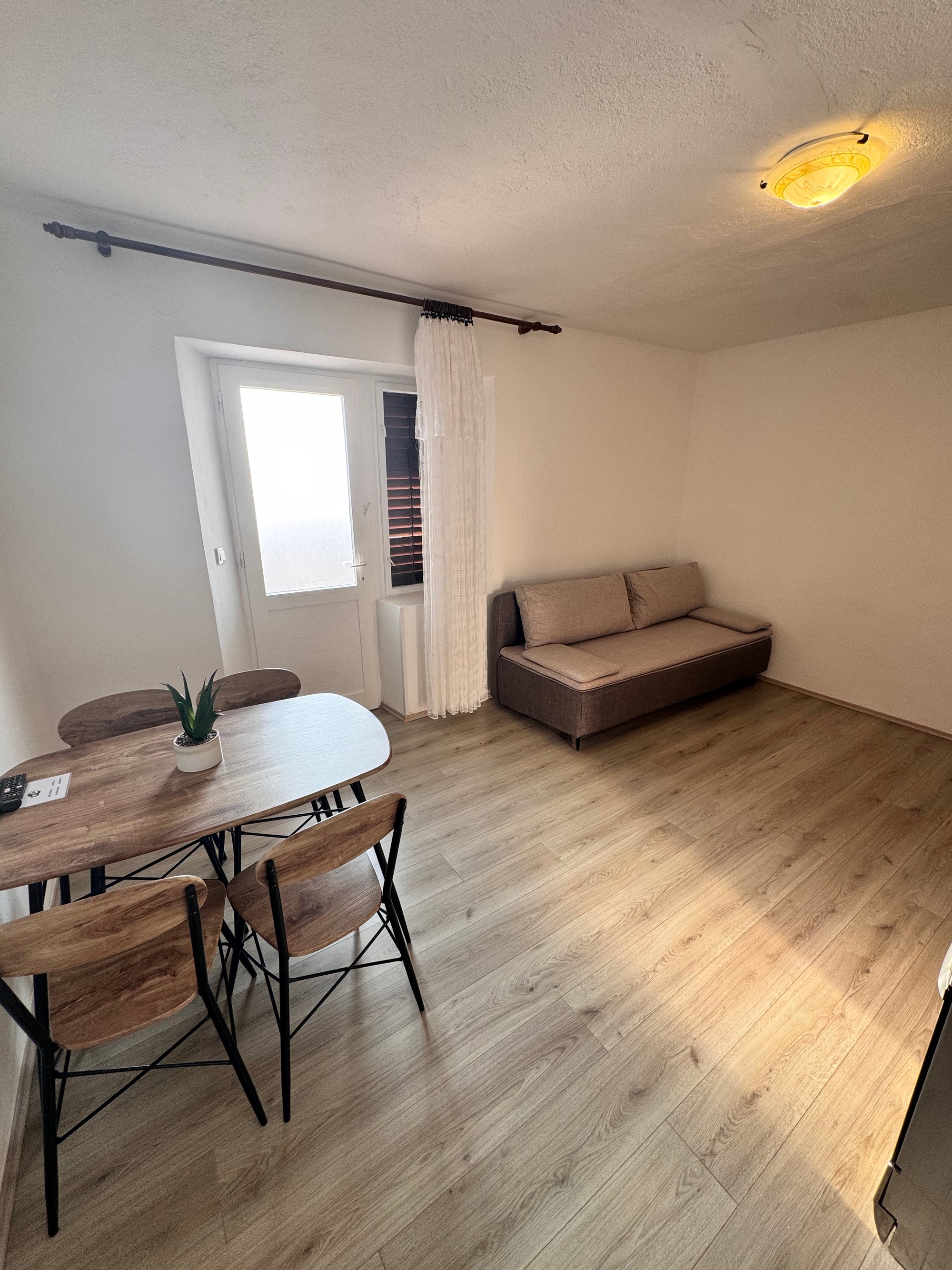 One bedroom apartment near beach Metajna, Pag (A-6465-a)