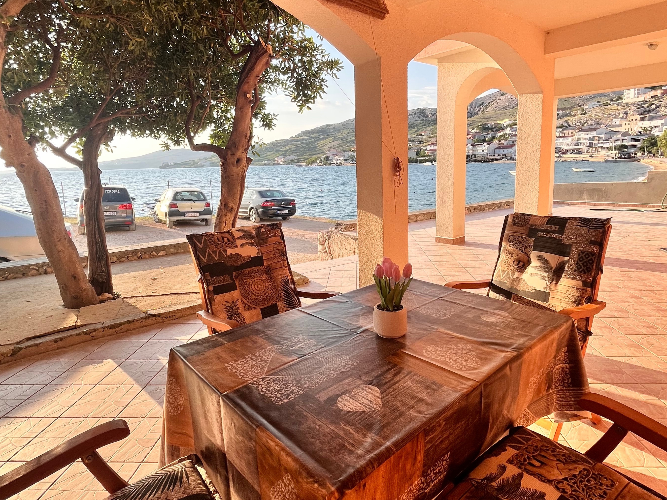 Two bedroom apartment near beach Metajna, Pag (A-6465-c)