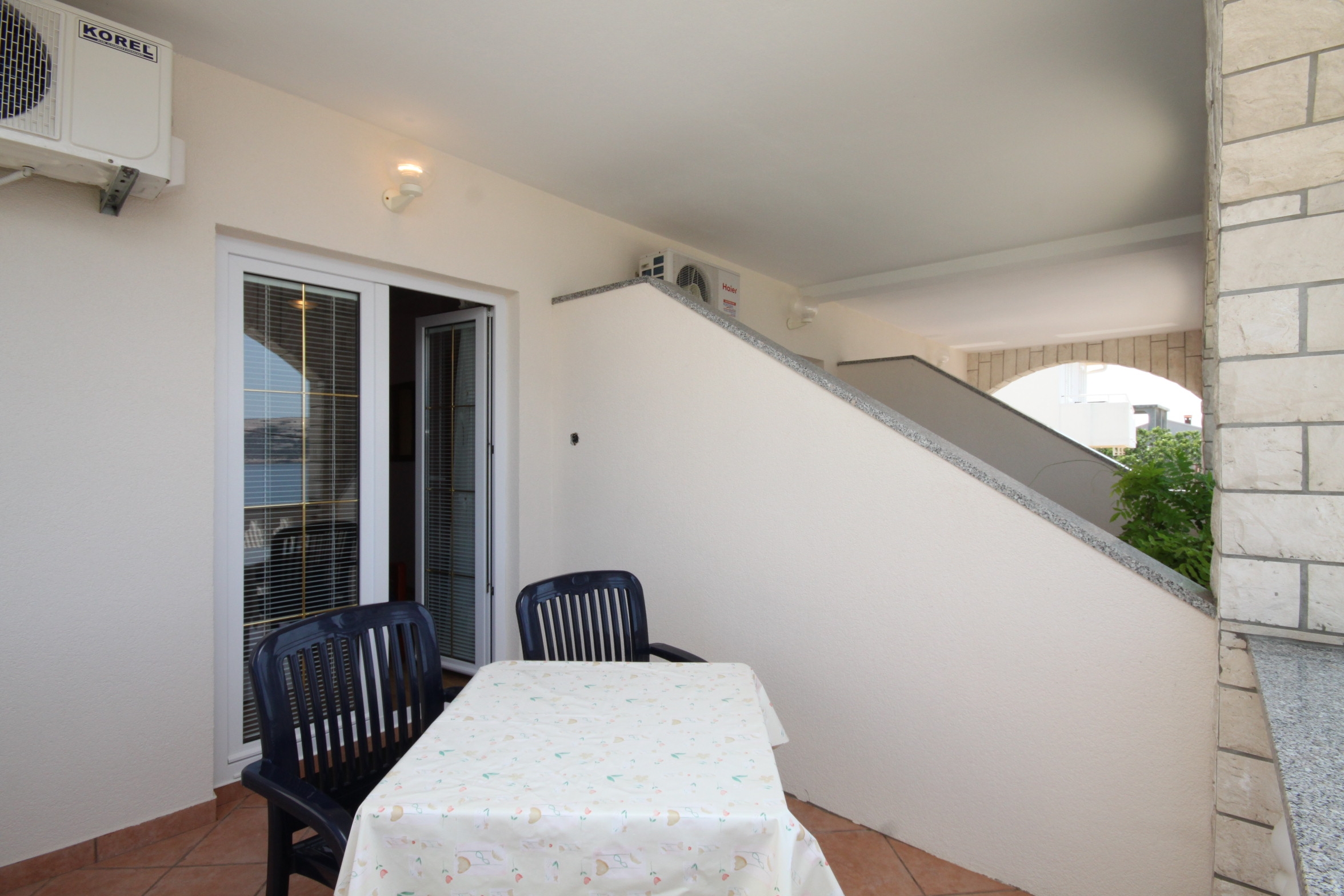 One bedroom apartment with terrace and sea view Stara Novalja, Pag  A-b