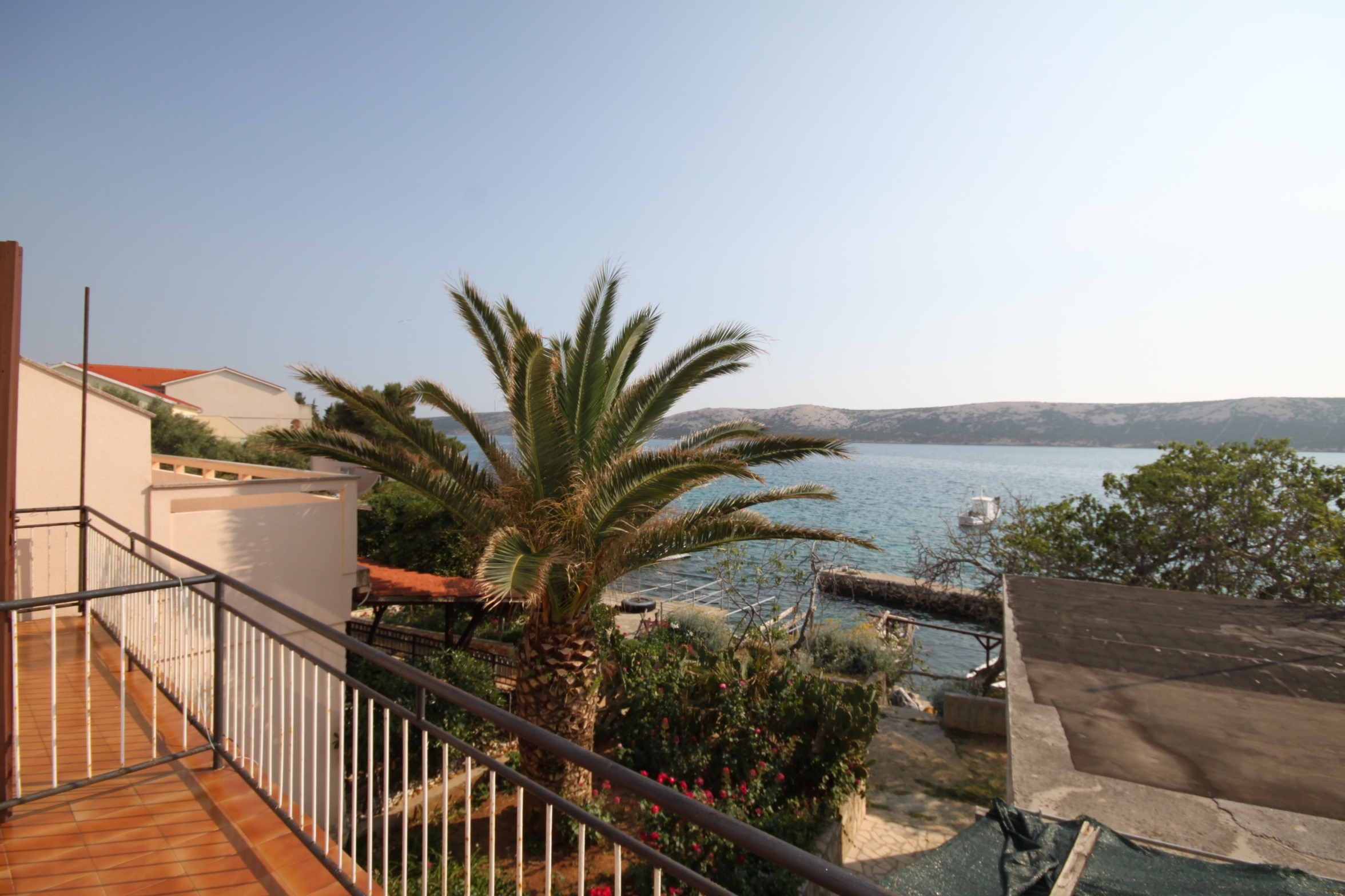 Comfortable and spacious apartment near beach Stara Novalja, Pag  A-a