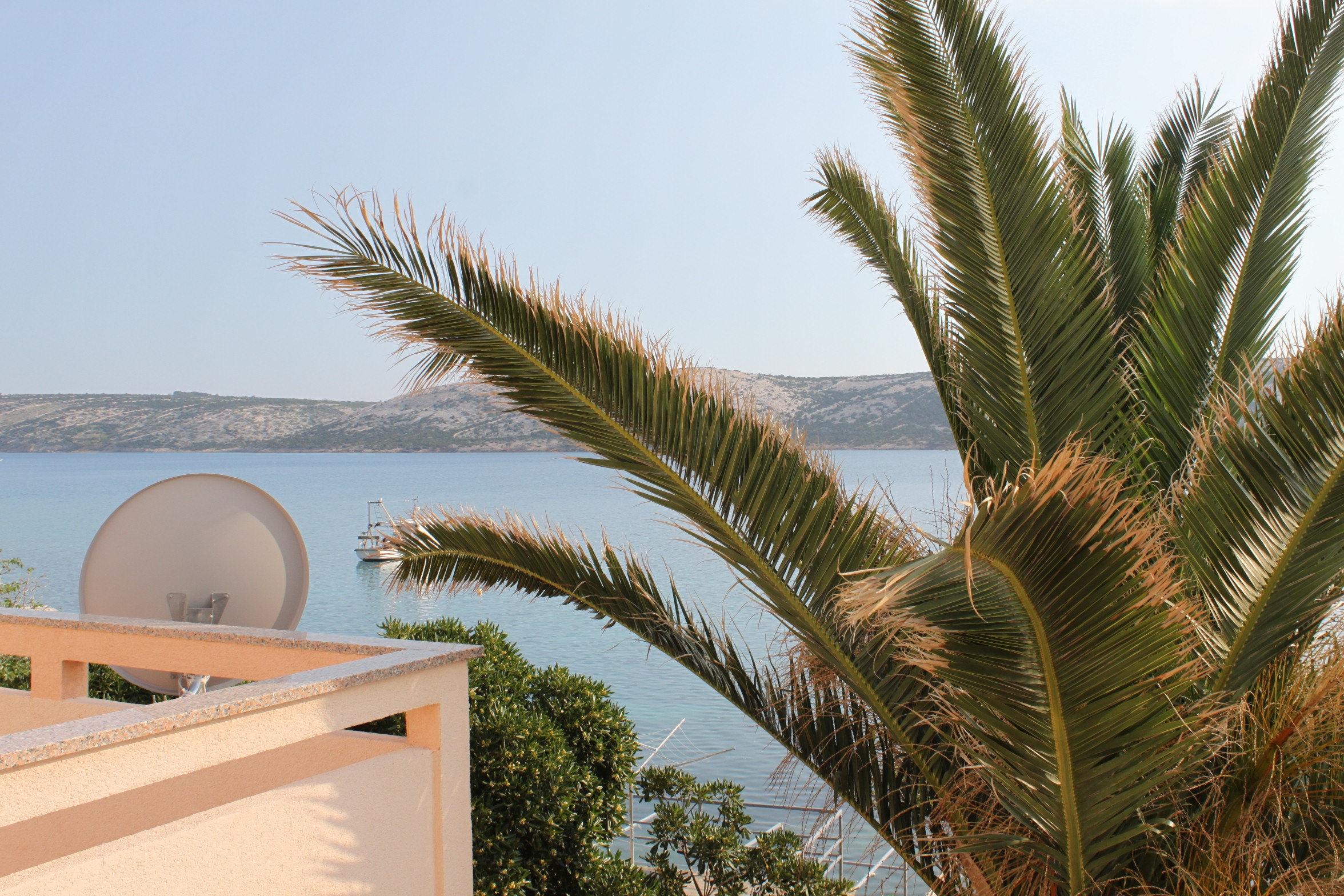 Comfortable and spacious apartment near beach Stara Novalja, Pag  A-a