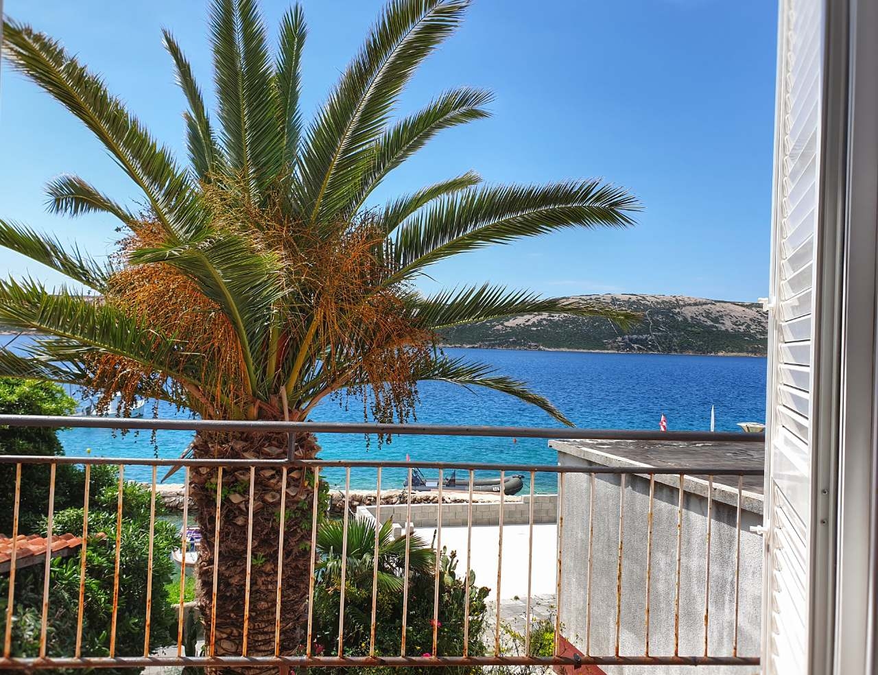 Comfortable and spacious apartment near beach Stara Novalja, Pag  A-a