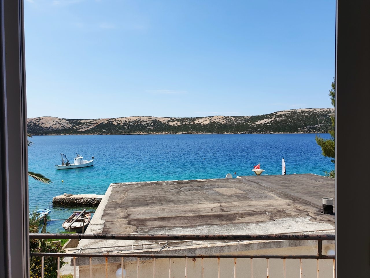 Comfortable and spacious apartment near beach Stara Novalja, Pag  A-a
